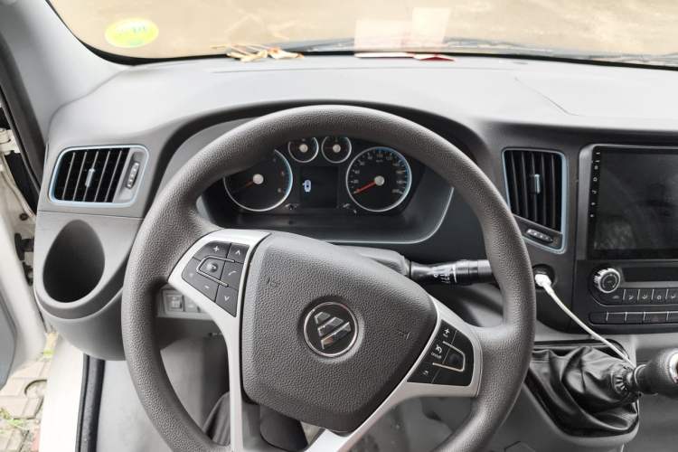 Used Foton Toano 2024 Joy Elephant Van Cummins 2.8T Manual Long Wheelbase Mid-Roof Design Rear Dual Tires 3-Seater Steering Wheel