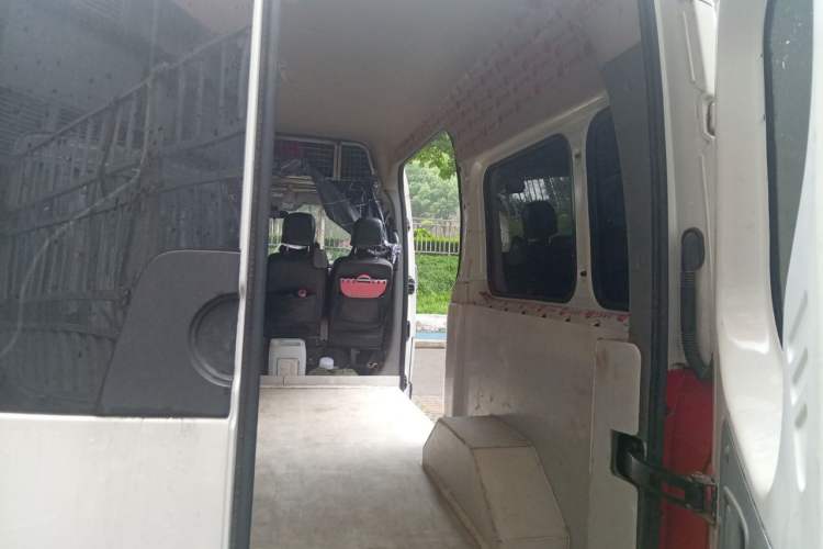 Used Foton Toano 2024 Joyear Multi-Function 2.0T Manual Long-Wheelbase Mid-Roof Model with Single Rear Tire Available in 5/6/7/9-Seater Configurations Trunk