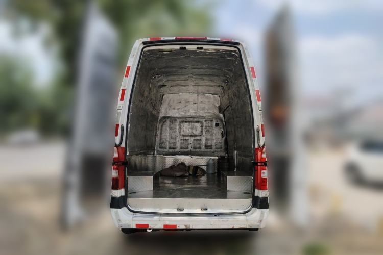 Used Foton Toano 2024 Geely Xianghuo 2.5T Manual Long Wheelbase Ultra-High Roof with Rear Dual Tires 3-Seater Trunk
