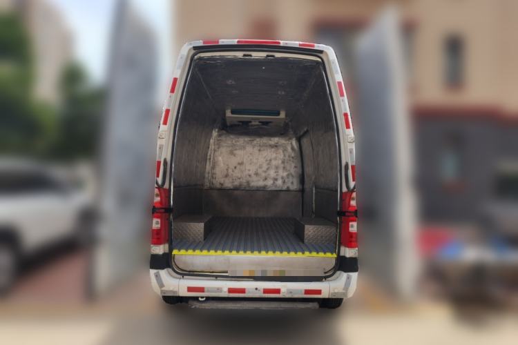 Used Foton Toano 2024 Tuyano Pro Van 2.5T Manual Rear-Drive Extended Wheelbase Mid-Roof Design Rear Dual Tires 3-Seater Trunk