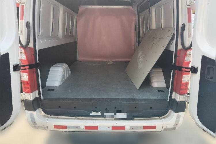 Used Foton Toano 2024 Tuyano Pro Van 2.0T Manual Rear-Drive Long Wheelbase Mid-Roof Design Single Rear Tire 3-Seater Trunk
