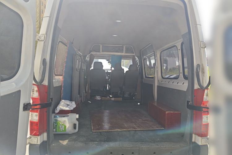Used Foton Toano 2024 Tuyano Pro Multi-Function 2.0T Manual Rear-Drive Long Wheelbase Mid-Roof Design Single Rear Tire—Available in 5/6/7/9-Seater Configurations Trunk