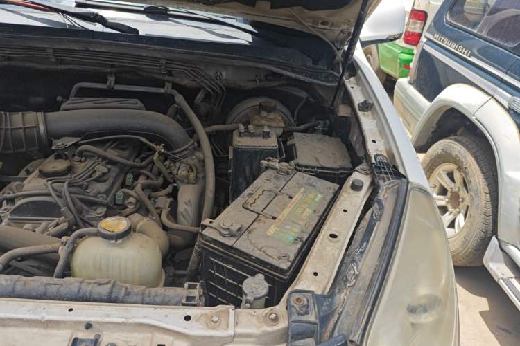 Used Foton Tunland 2013 2.4L Gasoline Two-Wheel Drive Champion Edition 4G69 Engine Bay Left