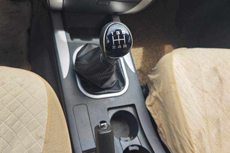 Used Foton Tunland 2013 2.4L Gasoline Two-Wheel Drive Champion Edition 4G69 Gear Lever