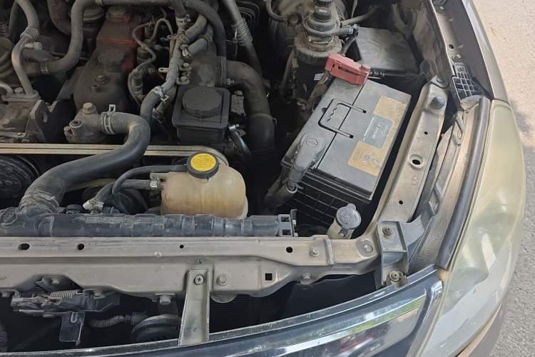 Used Foton Tunland 2014 2.8T Elite Edition BJ493ZLQ4 Engine Bay Left