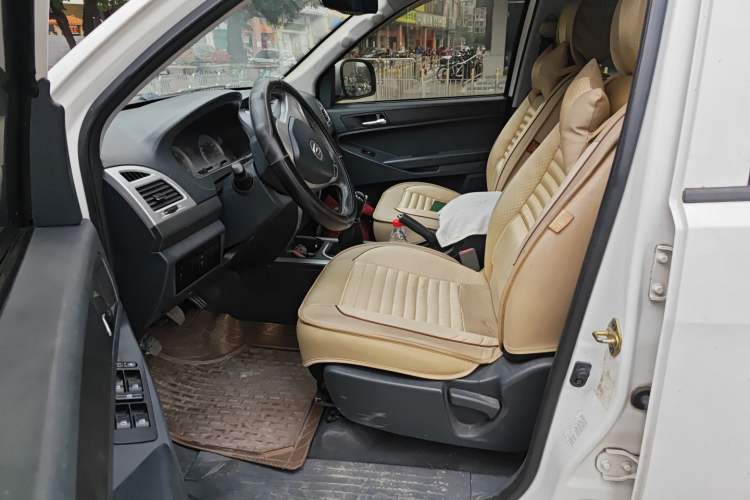 Used Foton Tunland 2014 2.8T Elite Edition BJ493ZLQ4 Left Front Seat