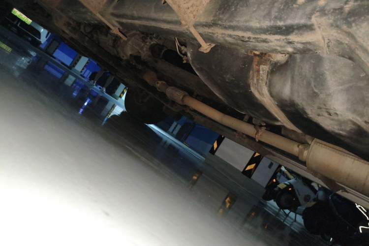 Used Foton Tunland 2015 2.8T Diesel Two-Wheel Drive Entry Version BJ493ZLQ4 Chassis Rear Left