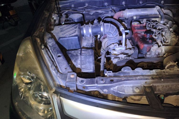 Used Foton Tunland 2015 2.8T Diesel Two-Wheel Drive Entry Version BJ493ZLQ4 Engine Bay Right