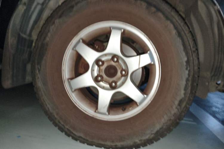 Used Foton Tunland 2015 2.8T Diesel Two-Wheel Drive Entry Version BJ493ZLQ4 Right Front Wheel Hub