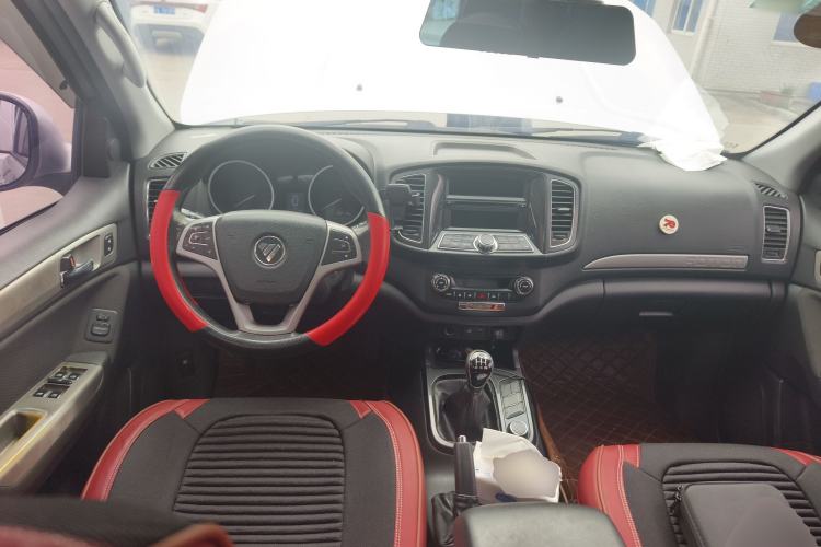 Used Foton Tunland 2015 2.8T S-Series Diesel 4x4 Elite Edition Low-Roof ISF2.8 Center Console