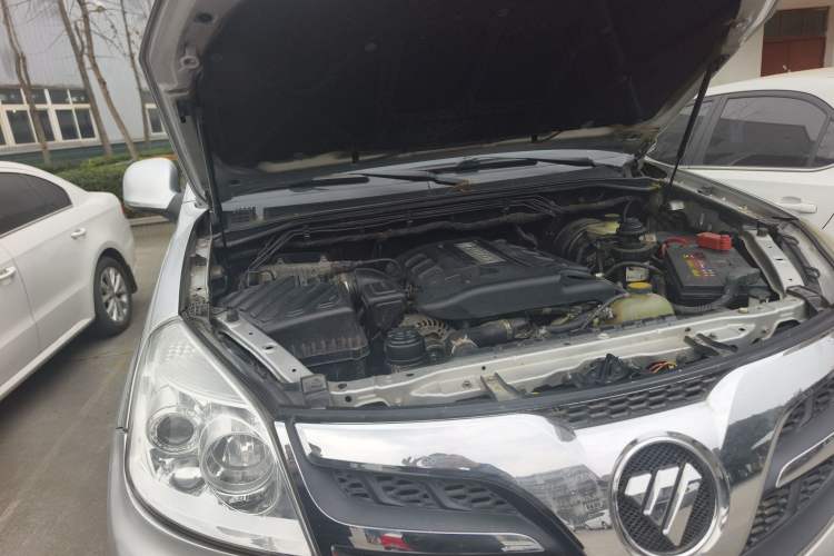 Used Foton Tunland 2015 2.8T S-Series Diesel 4x4 Elite Edition Low-Roof ISF2.8 Engine Bay Right