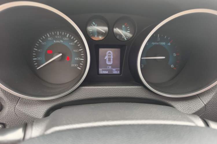 Used Foton Tunland 2015 2.8T S-Series Diesel 4x4 Elite Edition Low-Roof ISF2.8 Odometer Close Up