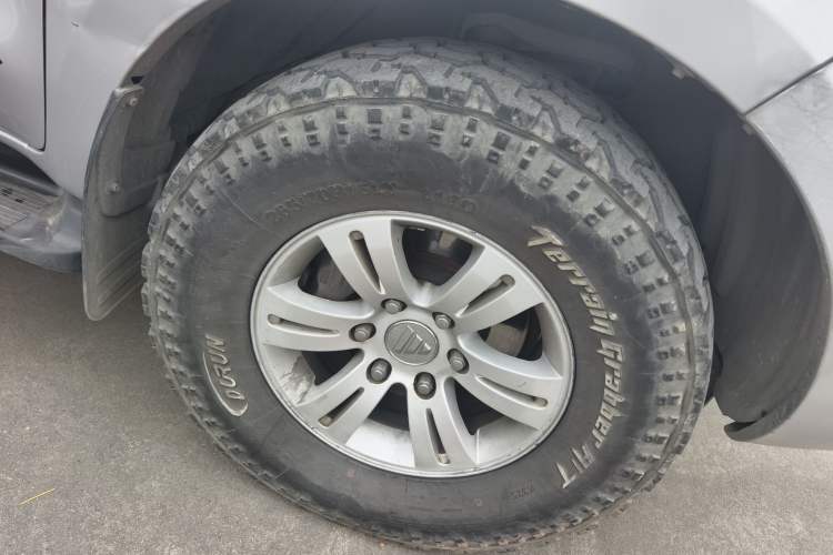 Used Foton Tunland 2015 2.8T S-Series Diesel 4x4 Elite Edition Low-Roof ISF2.8 Right Front Wheel Hub