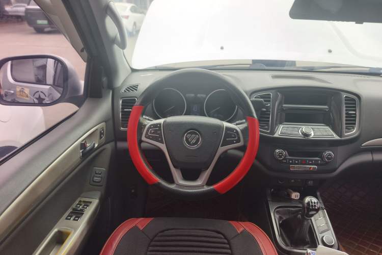 Used Foton Tunland 2015 2.8T S-Series Diesel 4x4 Elite Edition Low-Roof ISF2.8 Steering Wheel