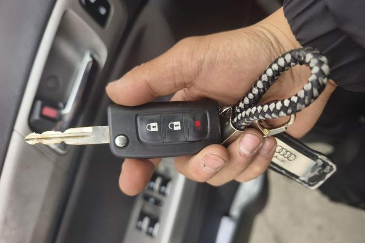 Used Foton Tunland 2015 2.8T S-Series Diesel 4x4 Elite Edition Low-Roof ISF2.8 Vehicle Key