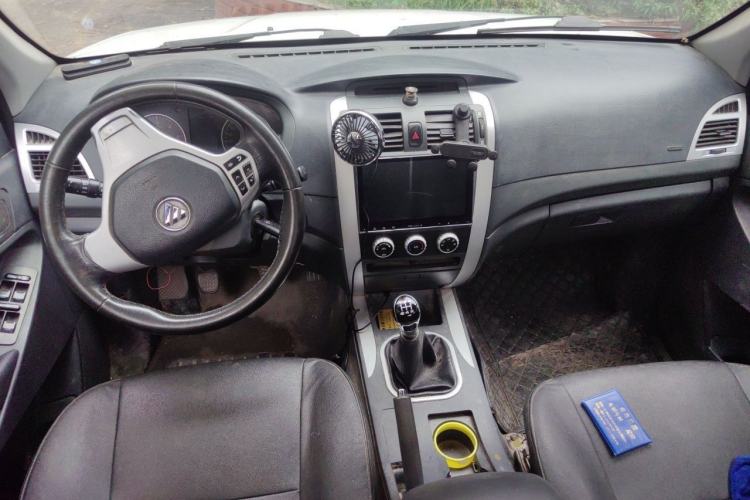 Used Foton Tunland 2015 2.8T Diesel Two-Wheel Drive Entry Version BJ493ZLQ4 Center Console