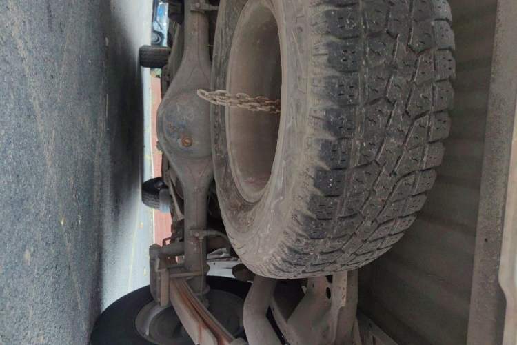 Used Foton Tunland 2015 2.8T Diesel Two-Wheel Drive Entry Version BJ493ZLQ4 Chassis Rear