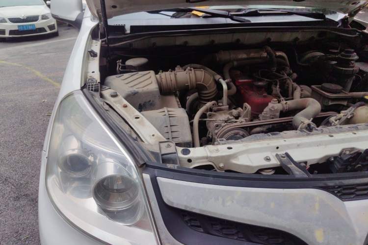 Used Foton Tunland 2015 2.8T Diesel Two-Wheel Drive Entry Version BJ493ZLQ4 Engine Bay Right