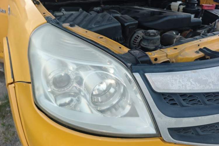 Used Foton Tunland 2015 2.8T S-Series Diesel Two-Wheel-Drive Elite Edition Low Roof ISF2.8 Right Front Headlight