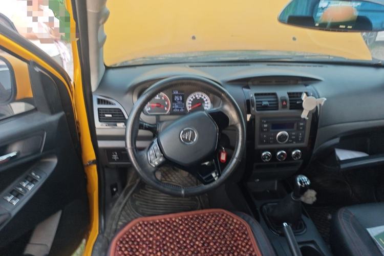 Used Foton Tunland 2015 2.8T S-Series Diesel Two-Wheel-Drive Elite Edition Low Roof ISF2.8 Steering Wheel