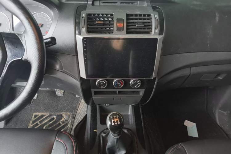 Used Foton Tunland 2016 2.8T E5 Diesel Two-Wheel Drive Elite Edition ISF2.8 Audio And AC Panel