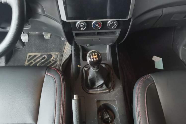 Used Foton Tunland 2016 2.8T E5 Diesel Two-Wheel Drive Elite Edition ISF2.8 Gear Lever