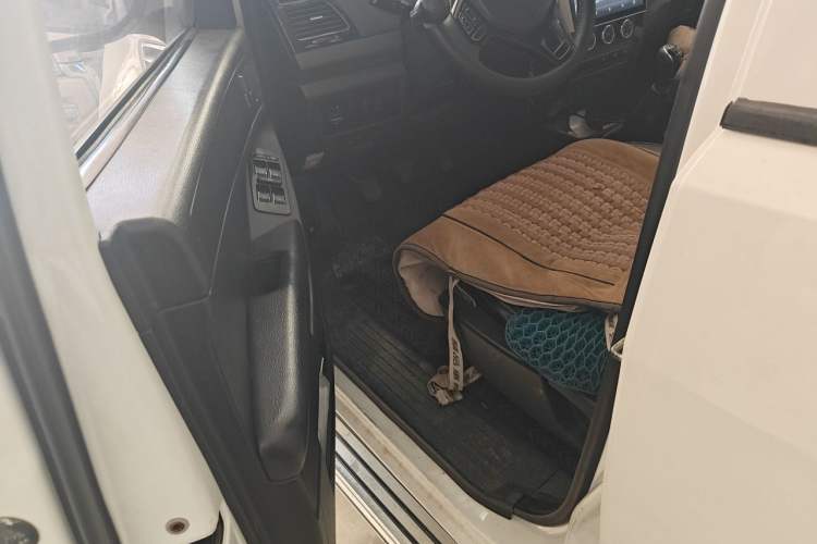 Used Foton Tunland 2016 2.8T E3 Diesel 4x4 Comfort Edition 4J28TC2 Driver Seat