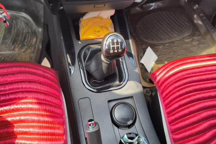 Used Foton Tunland 2016 2.8T E5 Two-Wheel-Drive Comfort Version Long Wheelbase 4J28TC2 Gear Lever
