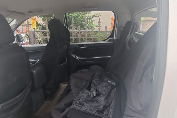 Used Foton Tunland 2016 2.8T E3 Diesel Long Wheelbase Two-Wheel Drive Comfort Edition BJ493ZLQ4 Left Rear Seat