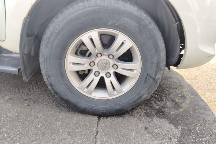 Used Foton Tunland 2016 2.8T E5 Two-Wheel-Drive Comfort Version Long Wheelbase 4J28TC2 Right Front Wheel Hub