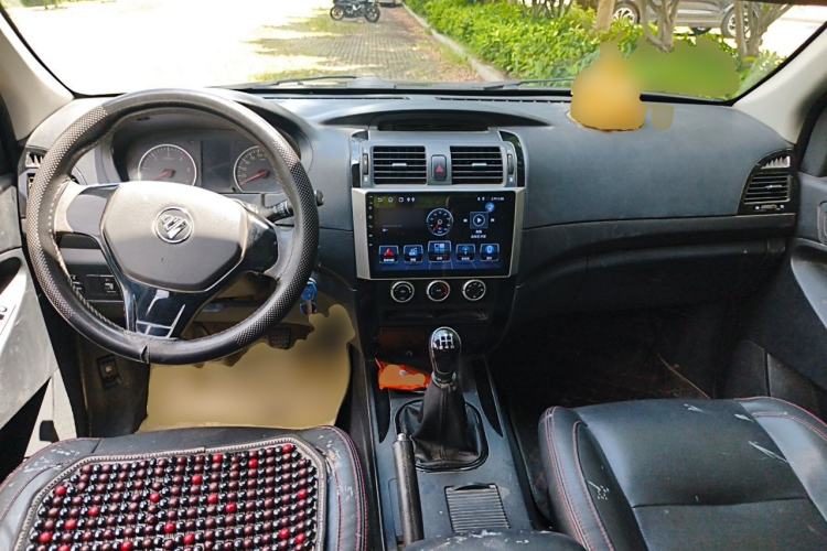 Used Foton Tunland 2017 2.8T E-Series Diesel Two-Wheel Drive Comfort Version with Low Cargo Bed China V Emission Standard Center Console