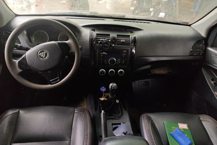 Used Foton Tunland 2017 2.8T E-Series Diesel Two-Wheel Drive Comfort Version with Low Cargo Bed and Long Cabin Meeting China V Emission Standards Center Console
