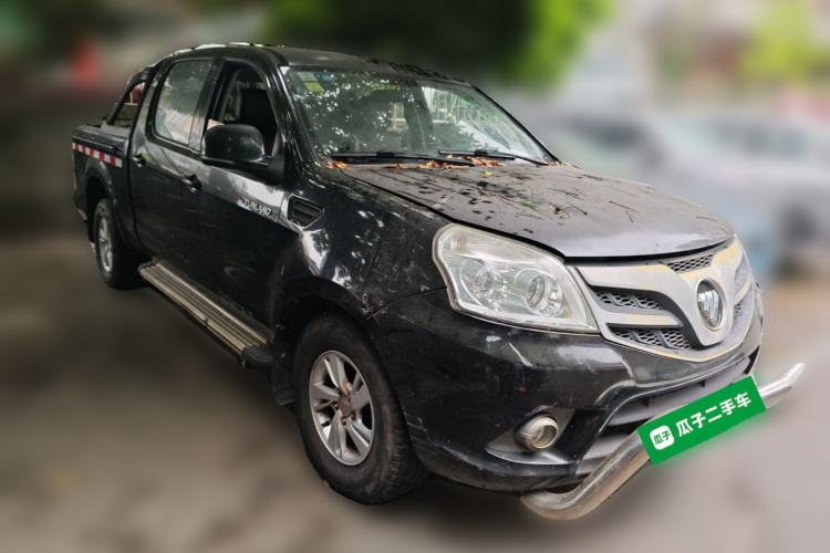 Used Foton Tunland 2017 2.8T E-Series Diesel Two-Wheel Drive Comfort Version with Low Cargo Bed and Long Cabin Meeting China V Emission Standards Front Right 45 Deg