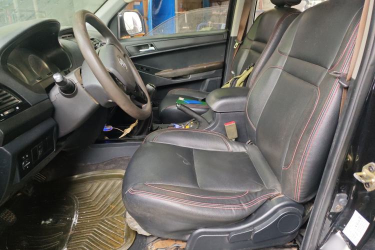 Used Foton Tunland 2017 2.8T E-Series Diesel Two-Wheel Drive Comfort Version with Low Cargo Bed and Long Cabin Meeting China V Emission Standards Left Front Seat