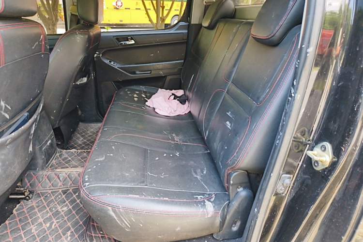 Used Foton Tunland 2017 2.8T E-Series Diesel Two-Wheel Drive Comfort Version with Low Cargo Bed China V Emission Standard Left Rear Seat