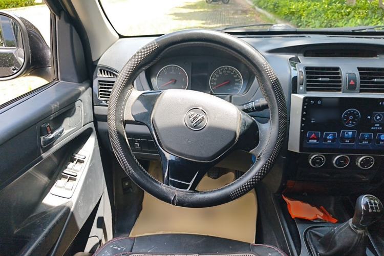 Used Foton Tunland 2017 2.8T E-Series Diesel Two-Wheel Drive Comfort Version with Low Cargo Bed China V Emission Standard Steering Wheel
