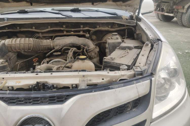 Used Foton Tunland 2017 2.4L E3 Gasoline Two-Wheel Drive Comfort Edition 4G69S4M Engine Bay Left