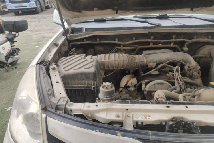 Used Foton Tunland 2017 2.4L E3 Gasoline Two-Wheel Drive Comfort Edition 4G69S4M Engine Bay Right