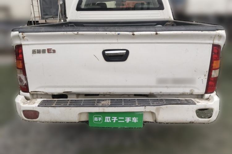 Used Foton Tunland 2017 2.4L E3 Gasoline Two-Wheel Drive Comfort Edition 4G69S4M Trunk