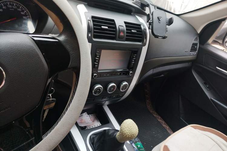 Used Foton Tunland 2018 2.4L E5 Four-Wheel Drive Elite Version 4G69S4M Audio And AC Panel