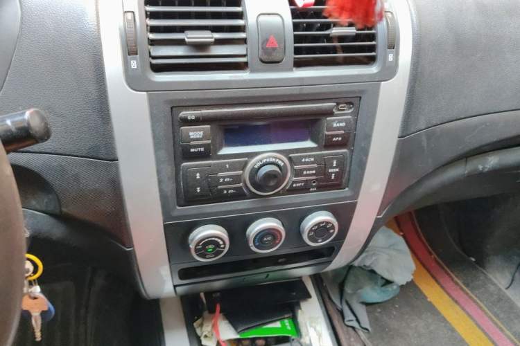 Used Foton Tunland 2018 2.8T E5 Two-Wheel-Drive Elite Version Long Wheelbase 4J28TC4 Audio And AC Panel