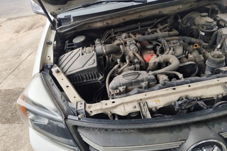 Used Foton Tunland 2018 2.8T E5 Two-Wheel-Drive Comfort Version with Long Wheelbase Equipped with 4J28TC4 Engine Engine Bay Right
