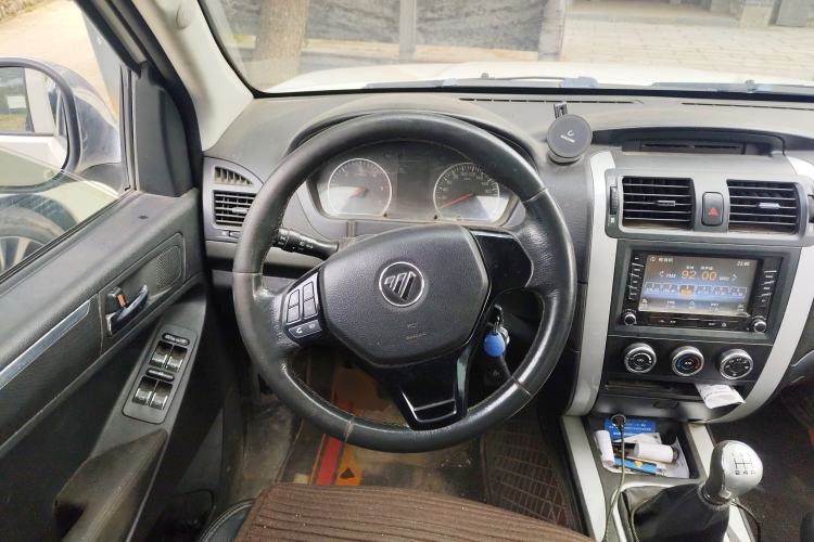 Used Foton Tunland 2018 2.8T E5 Two-Wheel-Drive Comfort Version with Long Wheelbase Equipped with 4J28TC4 Engine Steering Wheel