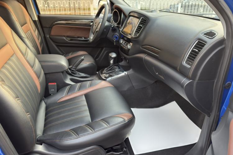 Used Foton Tunland 2019 2.0T E7 Automatic All-Wheel Drive City Edition Mid-Range 4G20TI3 Interior 8
