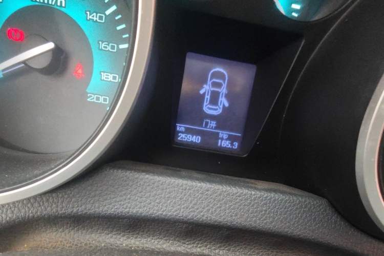 Used Foton Tunland 2019 2.0T E7 Manual 4x4 Comfort Edition Mid-Range Long Wheelbase 4F20TC2 Odometer Close Up