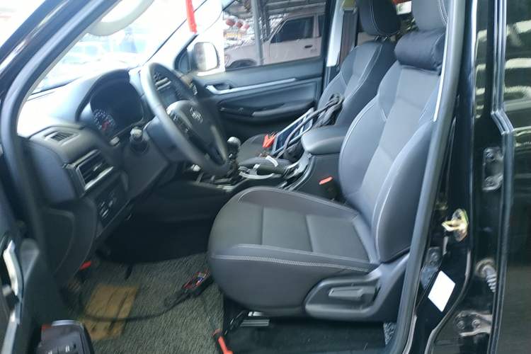 Used Foton Tunland 2020 2.0T Tigon 5 Diesel Two-Wheel-Drive Elite Version High Ground Clearance Standard Wheelbase 4F20TC Left Front Seat