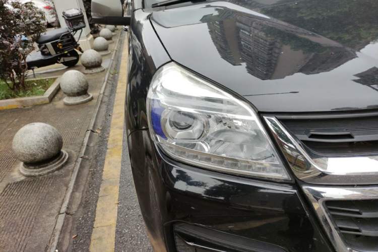 Used Foton Tunland 2020 2.0T Taurus 5 Diesel 4x4 Elite Version with High Ground Clearance and Extended Wheelbase 4F20TC Right Front Headlight