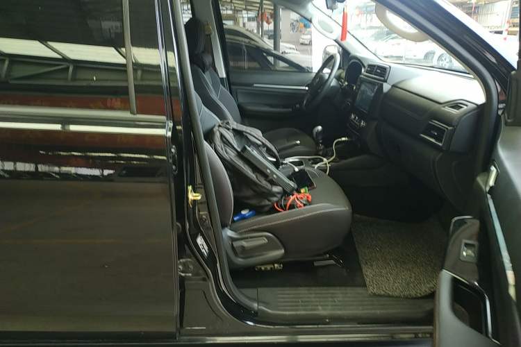 Used Foton Tunland 2020 2.0T Tigon 5 Diesel Two-Wheel-Drive Elite Version High Ground Clearance Standard Wheelbase 4F20TC Right Front Seat