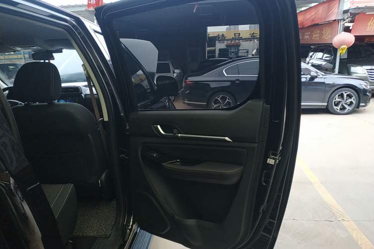 Used Foton Tunland 2020 2.0T Tigon 5 Diesel Two-Wheel-Drive Elite Version High Ground Clearance Standard Wheelbase 4F20TC Right Rear Door Interior