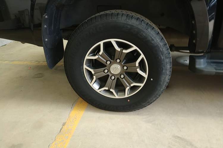 Used Foton Tunland 2020 2.0T Tigon 5 Diesel Two-Wheel-Drive Elite Version High Ground Clearance Standard Wheelbase 4F20TC Right Rear Wheel Hub